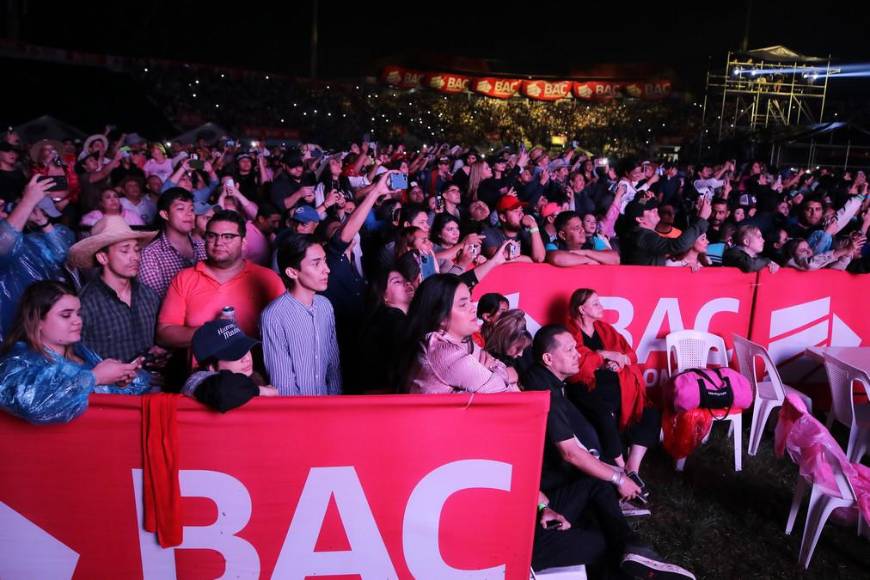 La Banda MS regaló espectacular concierto con sus éxitos en el Chochi Sosa