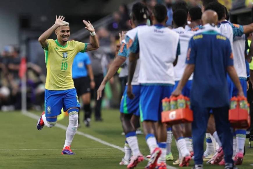 Lo que no se vio en TV del México-Brasil: Inesperado gesto de Vinícius Júnior