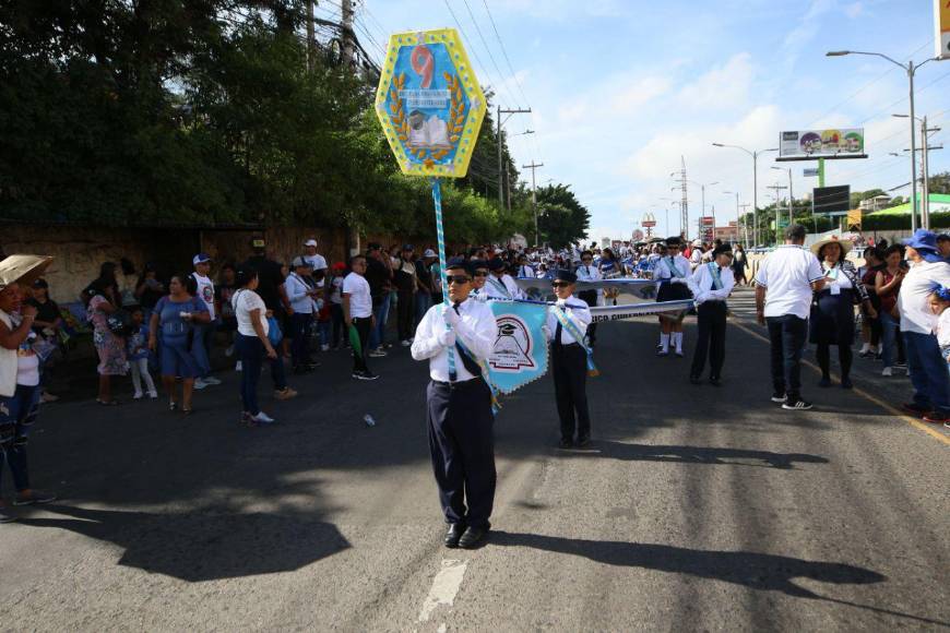 Música, colorido y fervor: escuelas ponen ambiente durante desfiles en las calles de Tegucigalpa