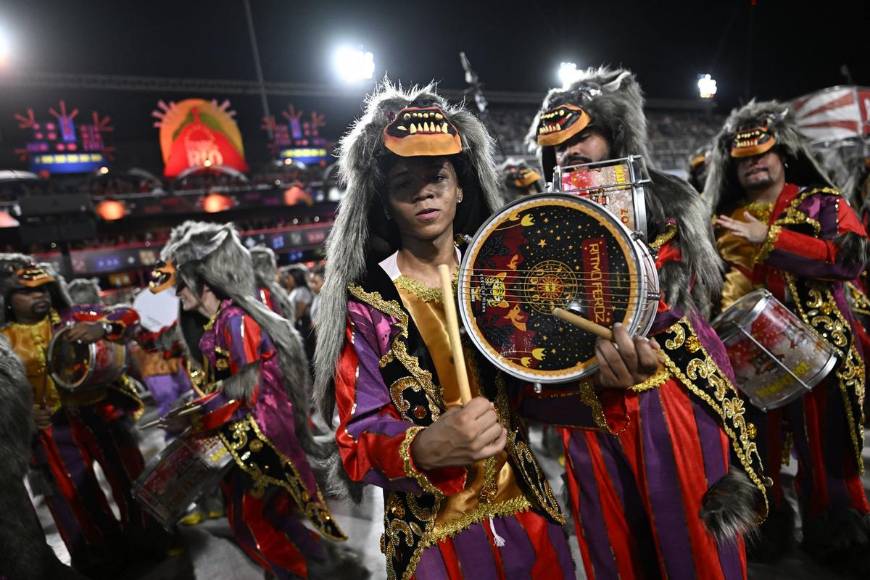 Arrancan los esperados desfiles de Río de Janeiro
