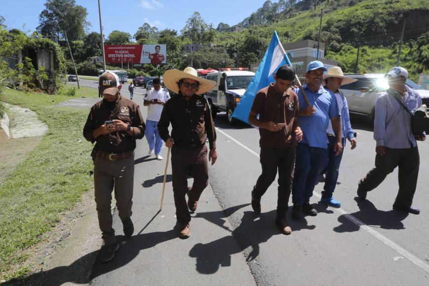 Padre Leopoldo Serrano llega a la capital: ¿Qué habló con Xiomara Castro?