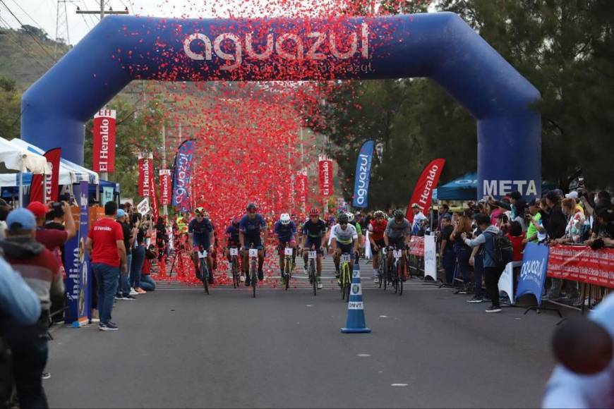 Así arrancó la undécima Vuelta Ciclística de El Heraldo