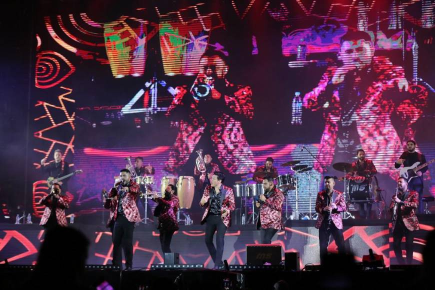 La Banda MS regaló espectacular concierto con sus éxitos en el Chochi Sosa