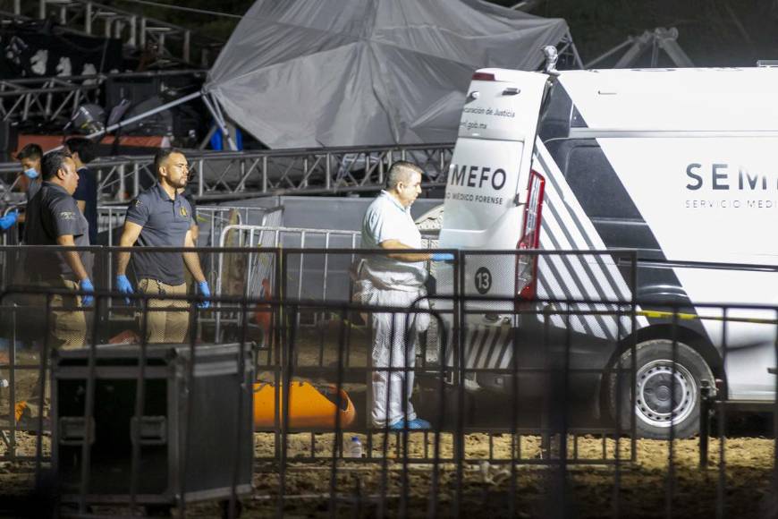 Las imágenes que dejó el colapso de un escenario en mitin político en México; hay 9 muertos