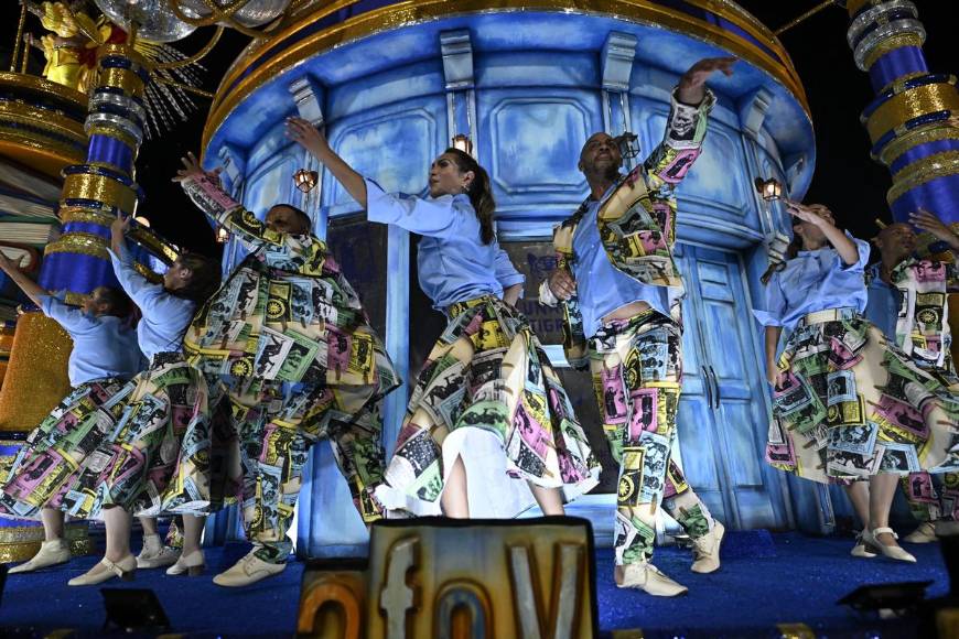 Arrancan los esperados desfiles de Río de Janeiro