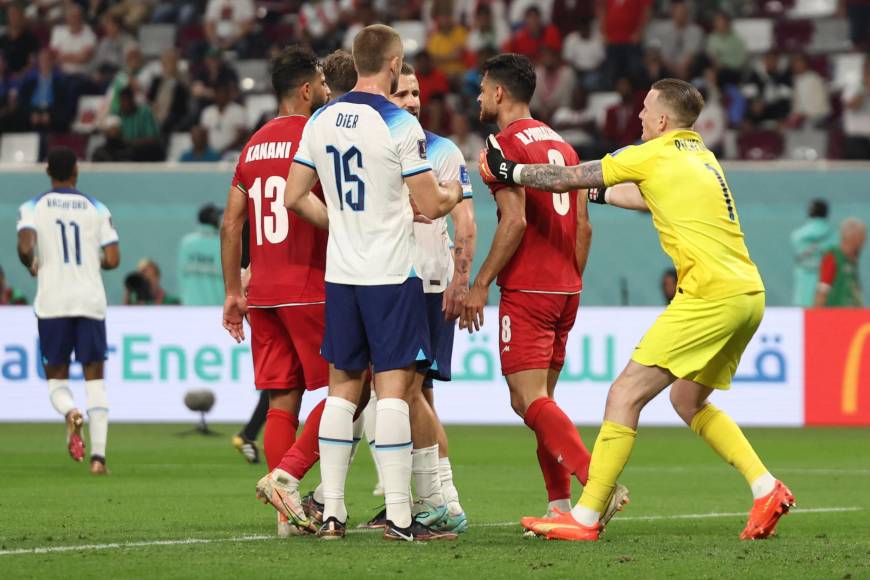 Bombardeo de goles y sangre derramada: las curiosas imágenes que dejó el Inglaterra-Irán