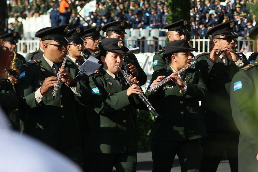 Militares dan inicio a los desfiles patrios en la capital por los 202 años de independencia
