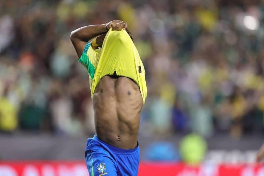 Lo que no se vio en TV del México-Brasil: Inesperado gesto de Vinícius Júnior