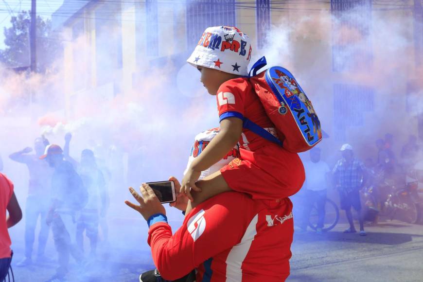 El Caribe y la Ultra Fiel: El mega carnaval que formó la barra de Olimpia en La Ceiba