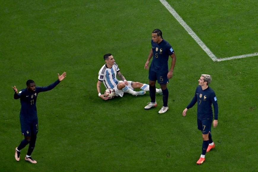 Así fue la polémica jugada de Di María contra Dembelé que terminó en penal