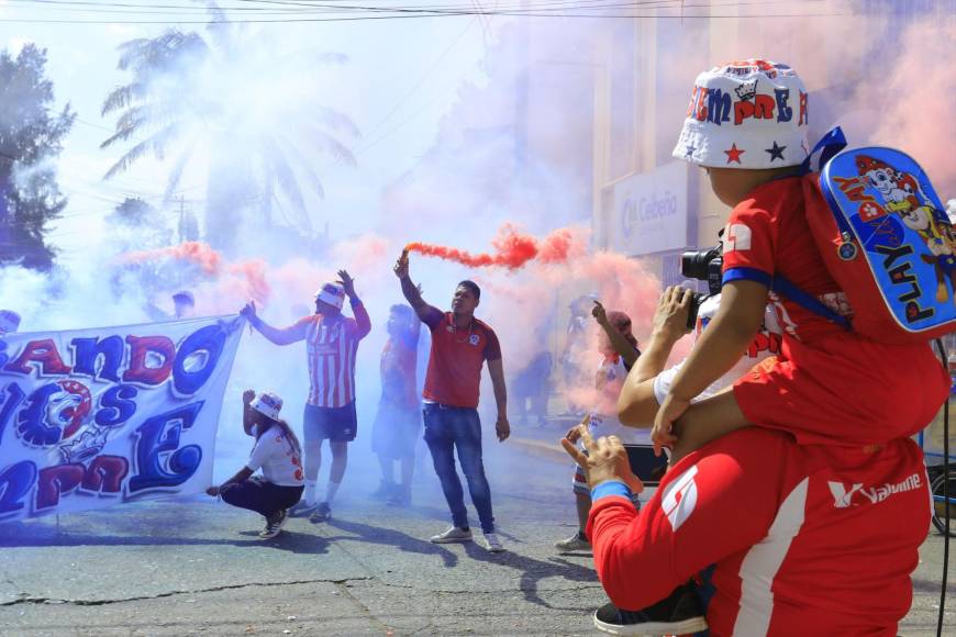 El Caribe y la Ultra Fiel: El mega carnaval que formó la barra de Olimpia en La Ceiba