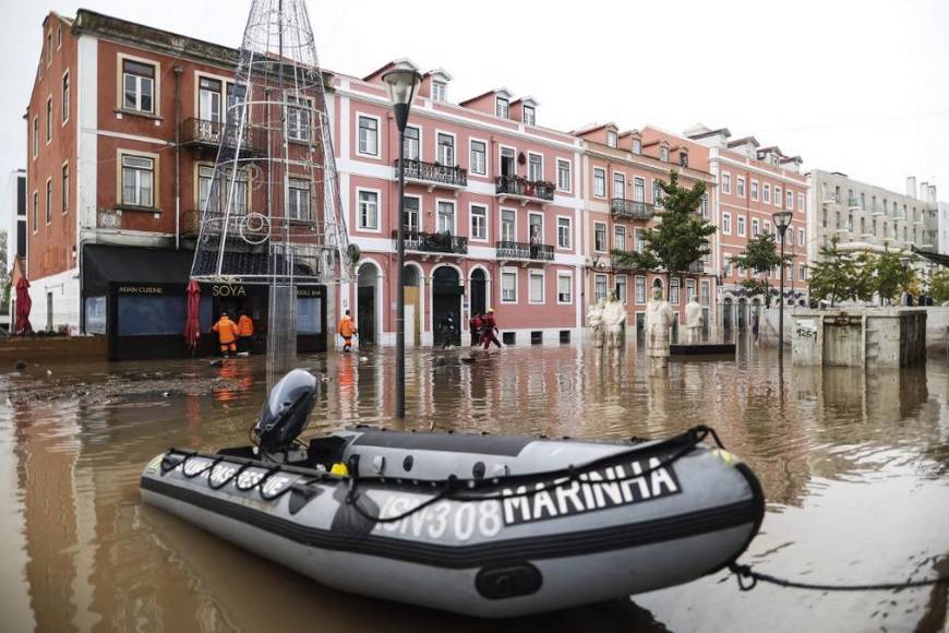 Caos y alerta roja en Lisboa, Portugal, por fuertes inundaciones
