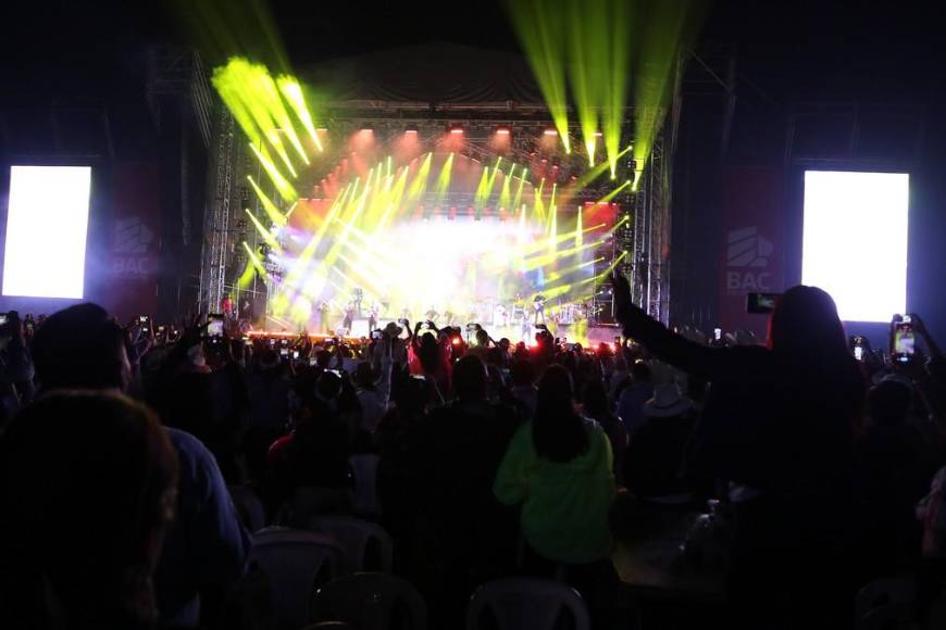 La Banda MS regaló espectacular concierto con sus éxitos en el Chochi Sosa