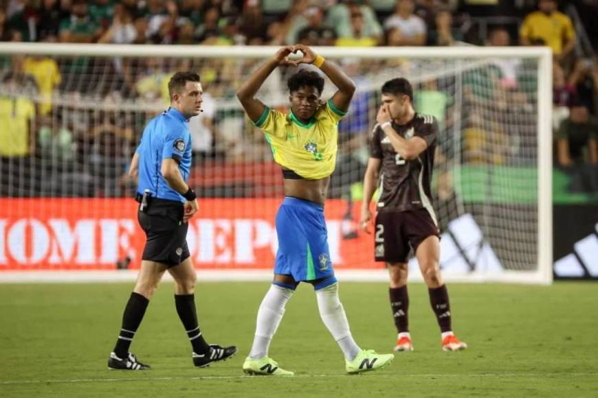 Lo que no se vio en TV del México-Brasil: Inesperado gesto de Vinícius Júnior