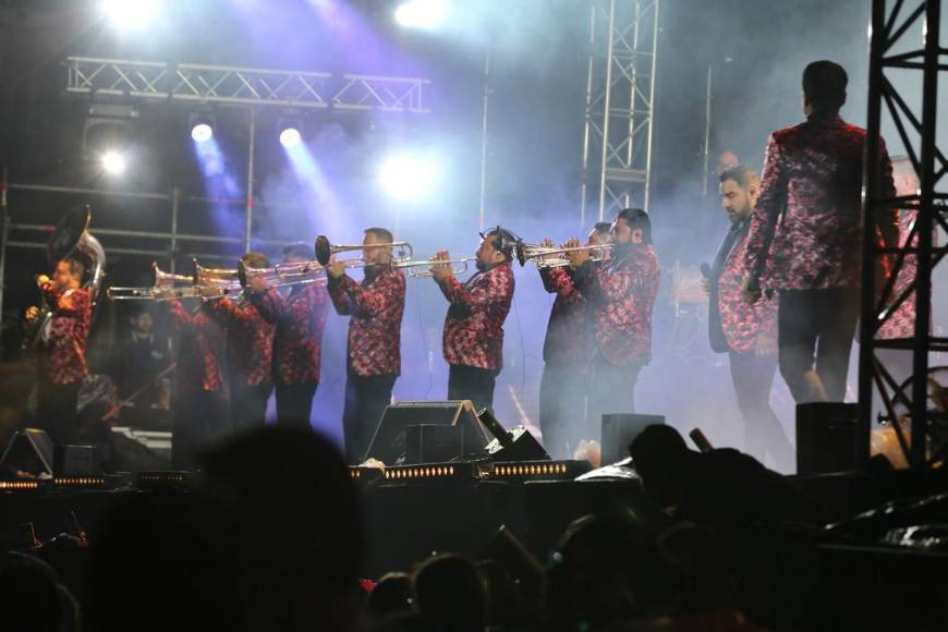 La Banda MS regaló espectacular concierto con sus éxitos en el Chochi Sosa