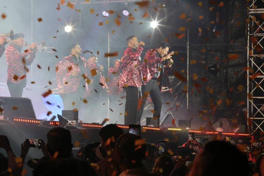 La Banda MS regaló espectacular concierto con sus éxitos en el Chochi Sosa