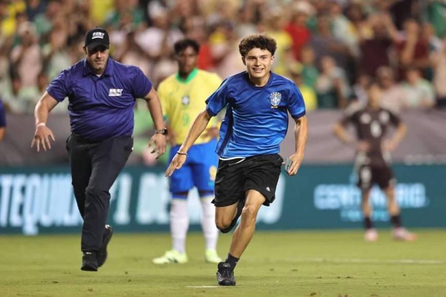 Lo que no se vio en TV del México-Brasil: Inesperado gesto de Vinícius Júnior