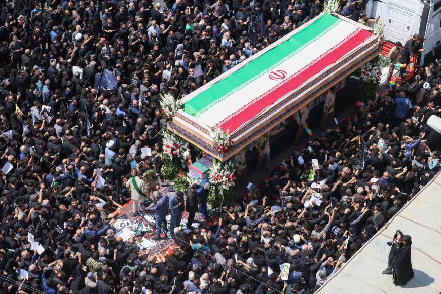 Las imágenes del multitudinario funeral del presidente de Irán, Ebrahim Raisi