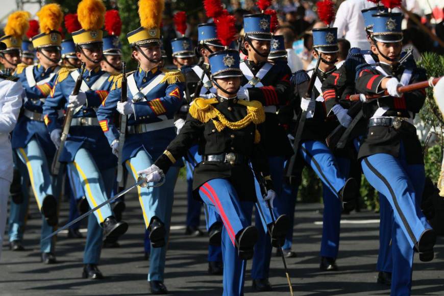 Militares dan inicio a los desfiles patrios en la capital por los 202 años de independencia