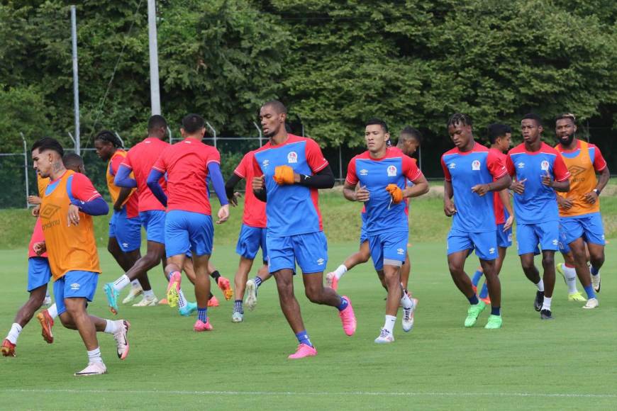 Olimpia estrena uniforme, confirman lesionado y legionario se queda entrenando