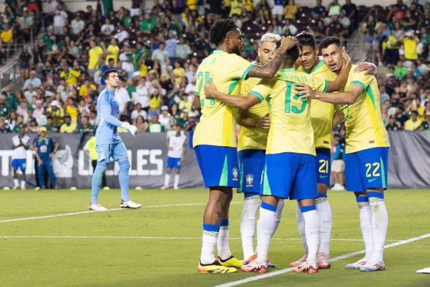 Lo que no se vio en TV del México-Brasil: Inesperado gesto de Vinícius Júnior