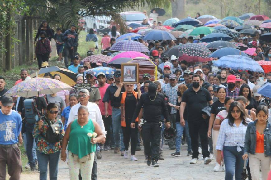 Cargando su foto, así fue la caminata para despedir a Ana Hernández