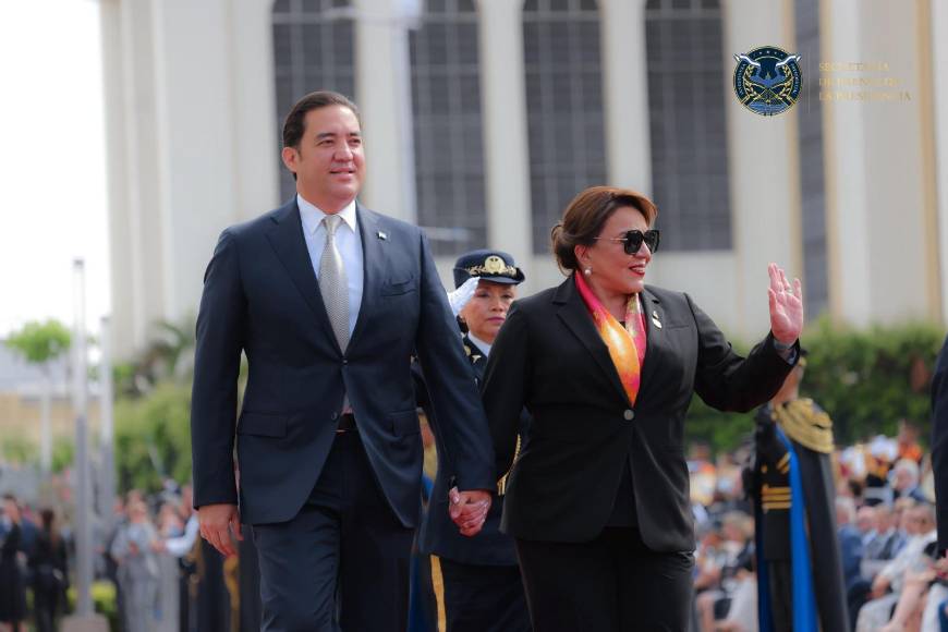 El look que lució la presidenta Xiomara Castro en la investidura de Bukele