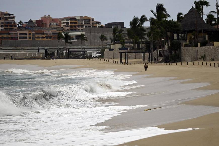 Noreste de México ya siente los embates del huracán Hilary: pobladores se resguardan