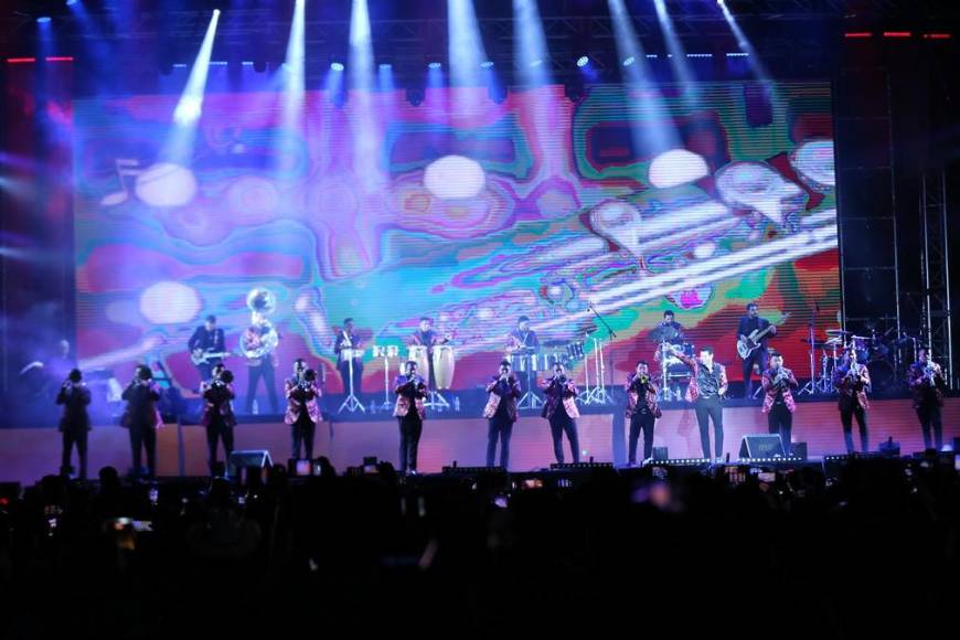 La Banda MS regaló espectacular concierto con sus éxitos en el Chochi Sosa