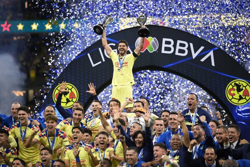 Aficionado arriesga su vida para ver al América coronarse campeón de la Liga MX