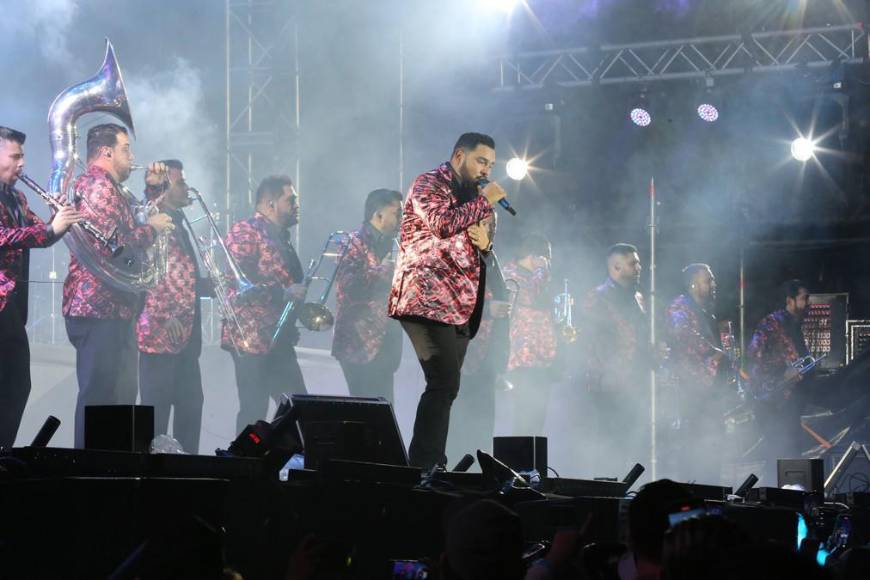 La Banda MS regaló espectacular concierto con sus éxitos en el Chochi Sosa