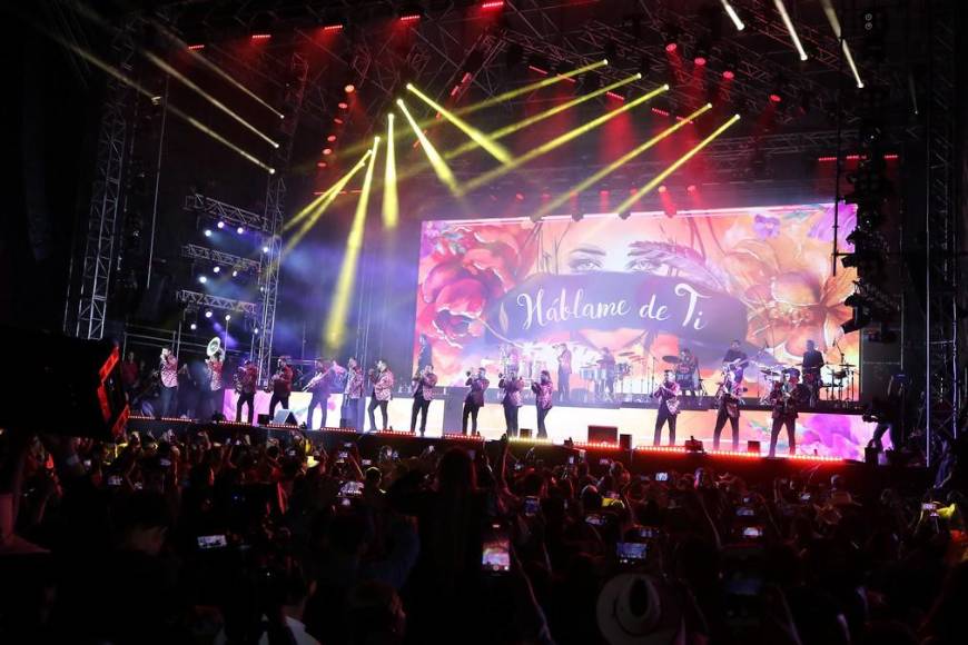 La Banda MS regaló espectacular concierto con sus éxitos en el Chochi Sosa