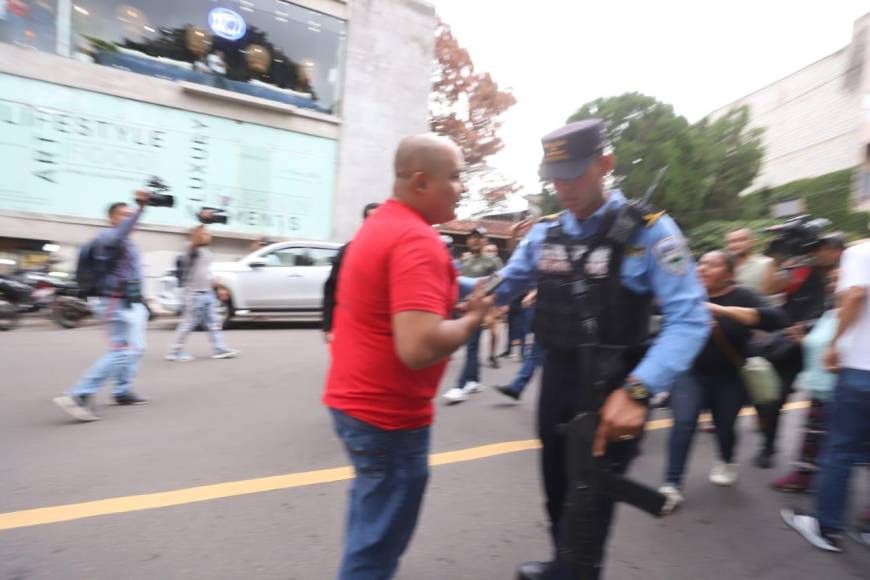 Fuertes enfrentamientos entre el BOC y colectivos de Libre frente el MP