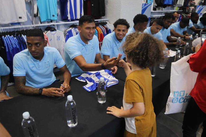 Seleccionados de Honduras se dejan querer por aficionados previo a juego ante Jamaica