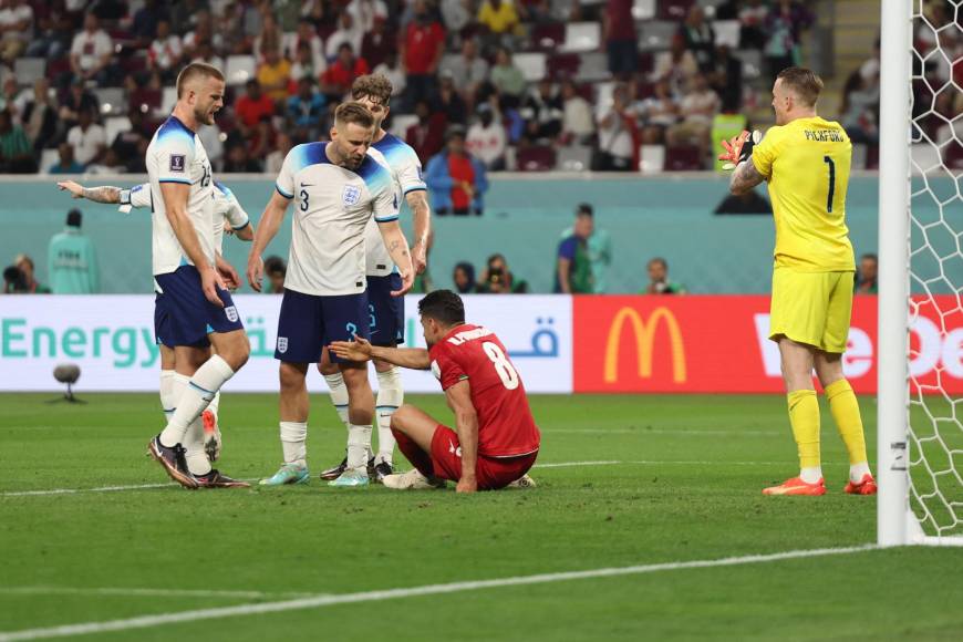 Bombardeo de goles y sangre derramada: las curiosas imágenes que dejó el Inglaterra-Irán