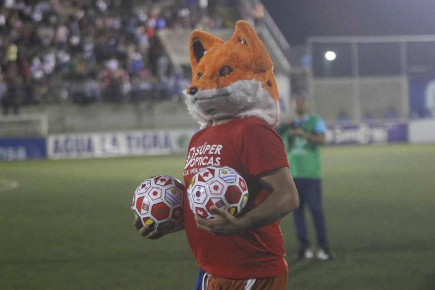 Olimpia y UPNFM fue más bonito en las gradas con su derroche de belleza y color