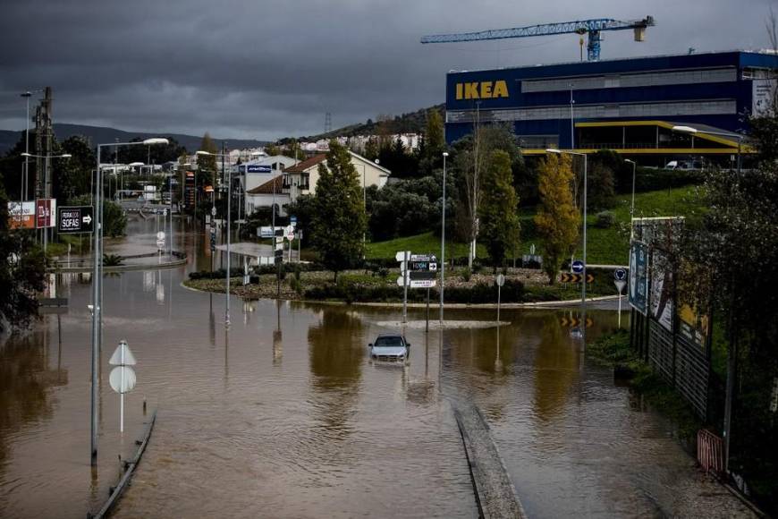 Caos y alerta roja en Lisboa, Portugal, por fuertes inundaciones