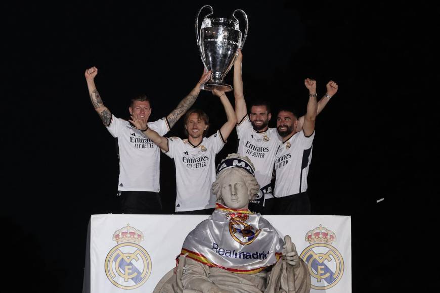 Real Madrid festejó en Cibeles la Decimoquinta Champions con miles de aficionados