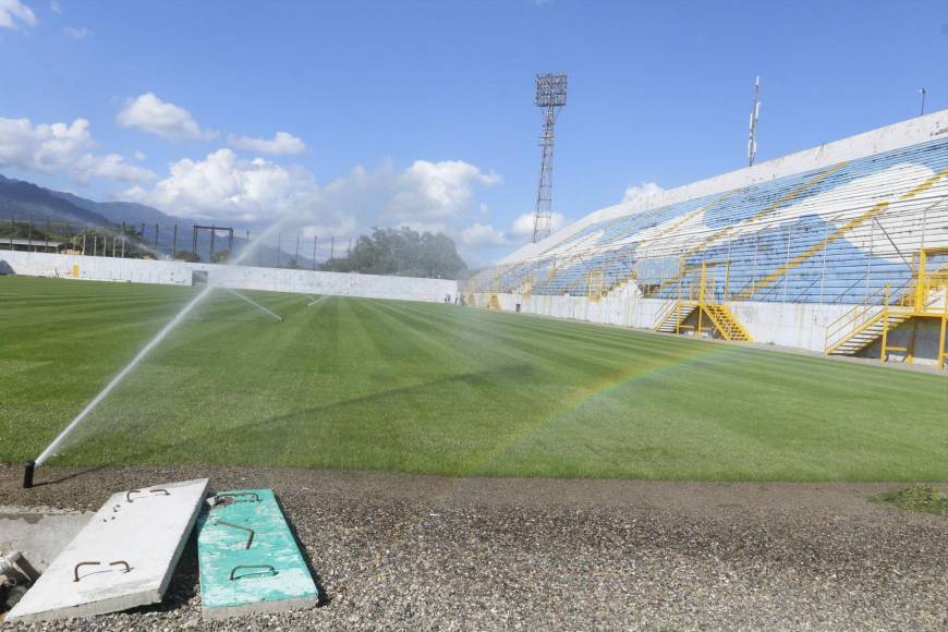 Cancha del estadio Morazán quedó una belleza