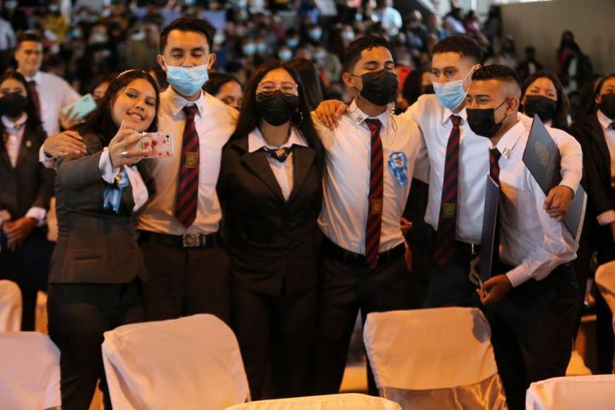 Instituto Central gradúa más de 600 profesionales en Informática, Humanidades, Salud y Finanzas