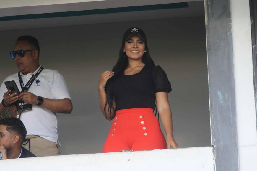 ¡Ambientazo en el Nacional! Motagüenses llenan el “Chelato” Uclés para ver el clásico