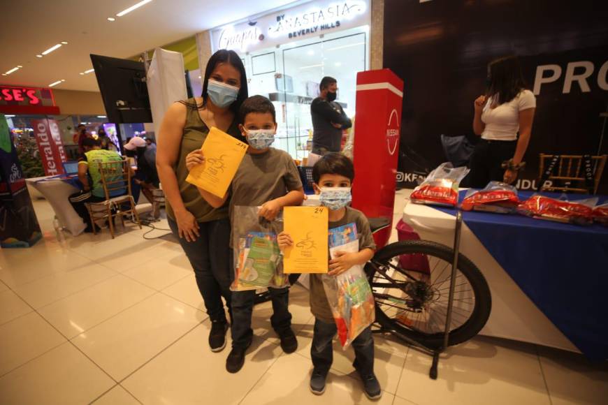 Así se desarrolló entrega de Kits para la Vuelta Ciclística Infantil de EL HERALDO 2022