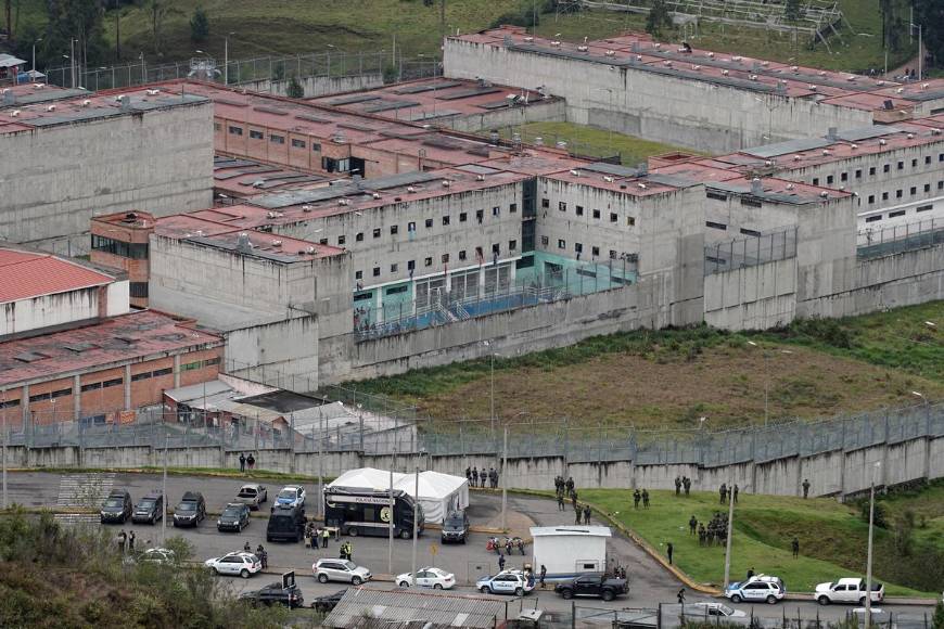Al estilo de El Salvador, militares toman control de varias cárceles de Ecuador