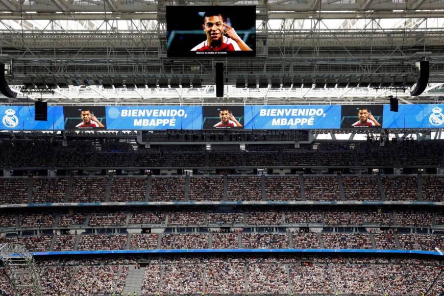 Mbappé imitó a Cristiano Ronaldo en su presentación con Real Madrid y el regalo de Florentino