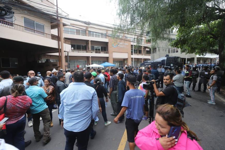 Fuertes enfrentamientos entre el BOC y colectivos de Libre frente el MP