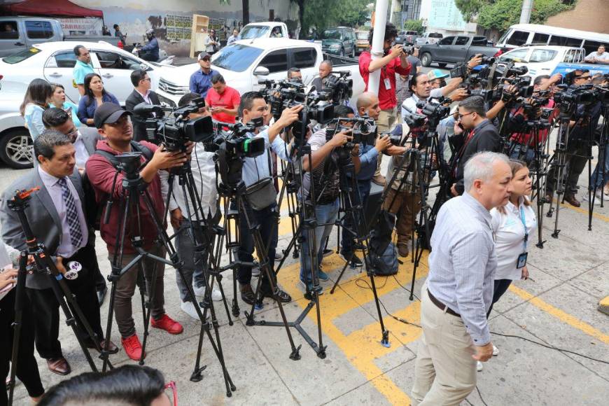 Así fue la llegada de los representantes del Cohep al Ministerio Público