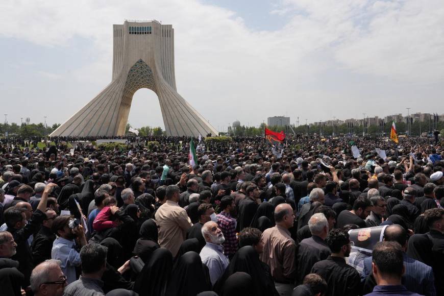 Las imágenes del multitudinario funeral del presidente de Irán, Ebrahim Raisi