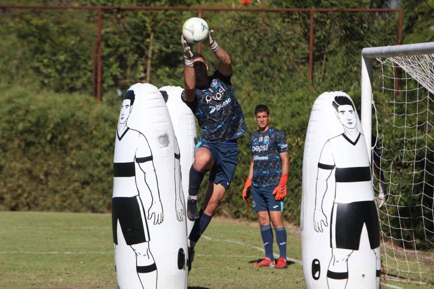 Motagua entrena a todo vapor a dos días de la gran final ante Olimpia utilizando falsos jugadores blancos
