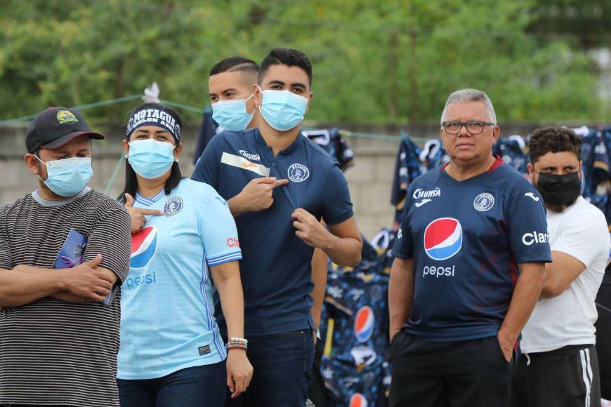 Hermosas mujeres invaden el Carlos Miranda para la gran final Motagua vs. Olimpia