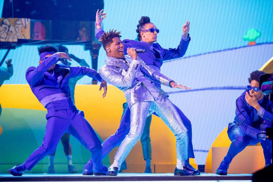 ¿Quién es Jon Batiste, el jazzista que se consagró en los Grammy?